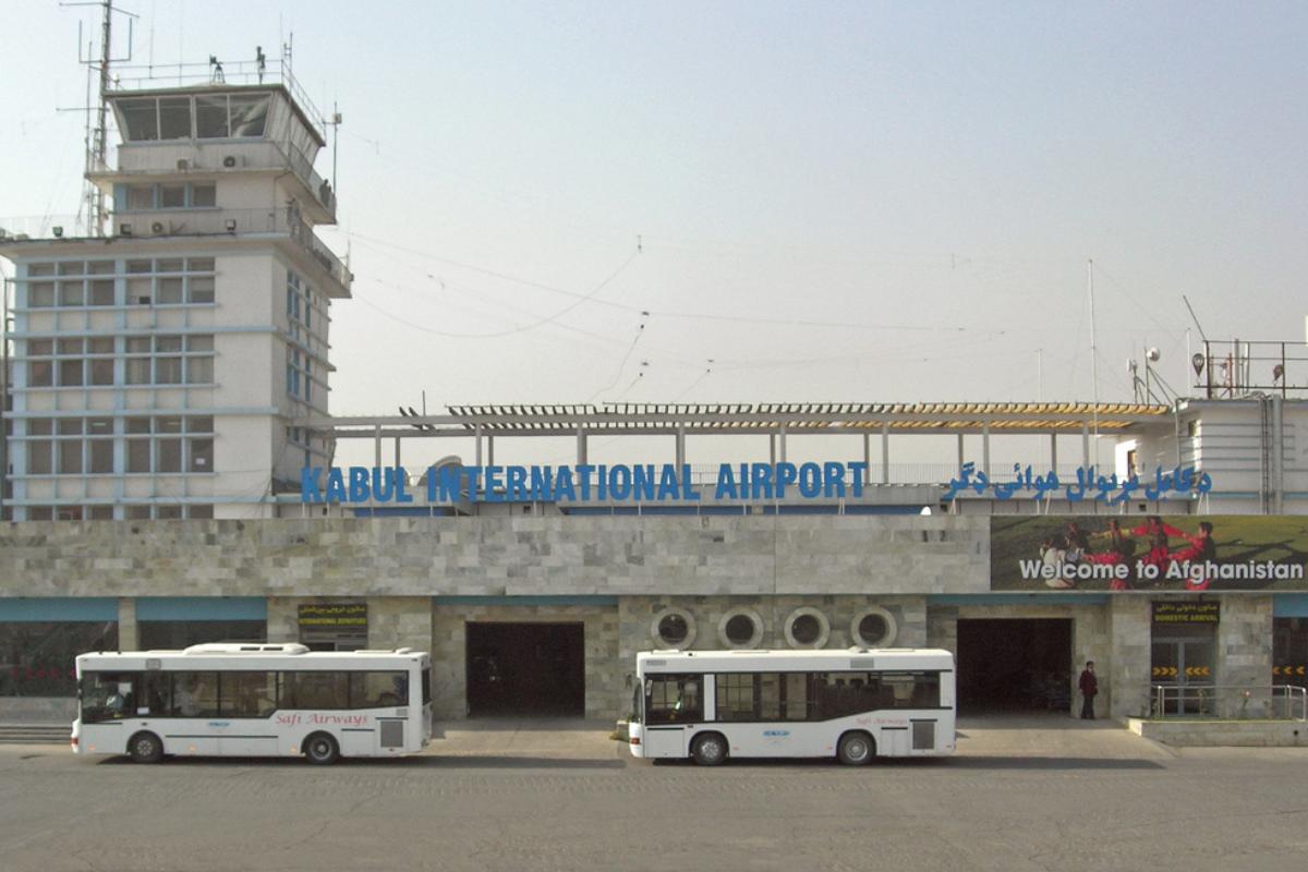 Ataque promovido pelo Estado Islâmico ocorreu nos arredores do aeroporto de Cabul horas antes da chegada de secretário americano ao local | Reprodução