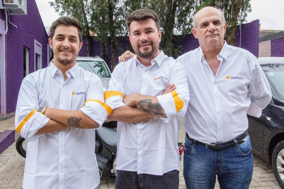 Alison Vilas Boas, Ycaro Martins e Sílvio Nunes: sócios da Cash Auto, que promete vender seu carro em até 50 minutos | DivulgaçãoCash Auto