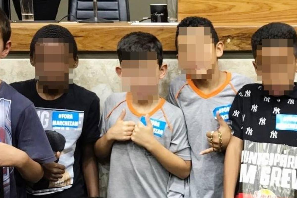 “Me sinto envergonhado por ter colegas que se aproveitam de sua influência em sala de aula para aliciar ideologicamente”, criticou vereador. | Reprodução/Facebook.