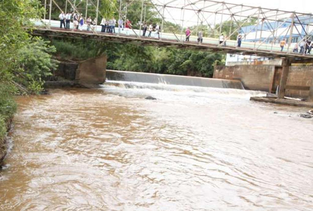 Chuva ácida causou a morte de peixes no Rio Pirapó, em Maringá | Prefeitura de Maringá/Divulgação