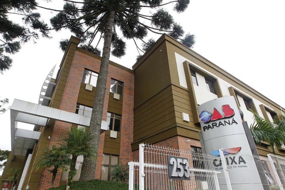 Fachada da Ordem dos Advogados do Brasil (OBA, em Curitiba:  agronegócio depende de contratos com especificações não previstas na legislação | Arquivo/Gazeta do Povo