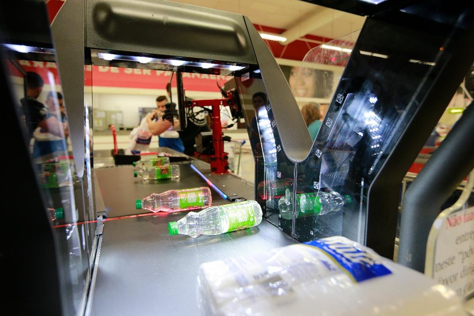 Interior do Jade, caixa semi-automático que acelera o checkout no Condor da Nilo Peçanha, em Curitiba | Jonathan Campos/Gazeta do Povo