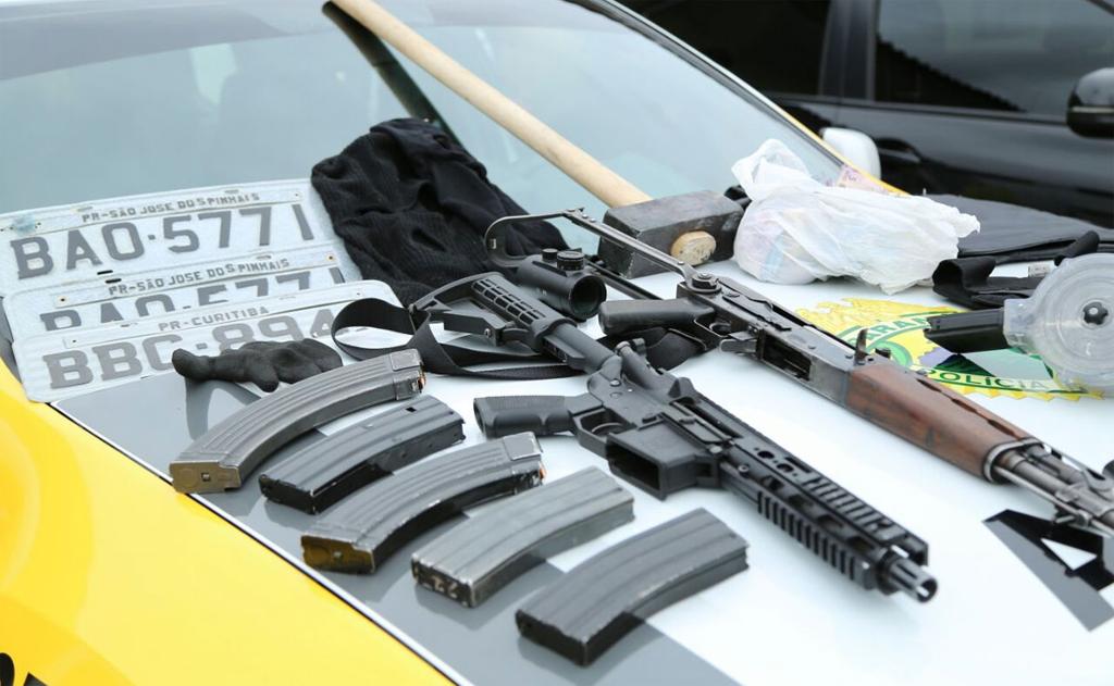Armamento pesado foi apreendido pela Polícia. | Giuliano Gomes/Tribuna do Paraná