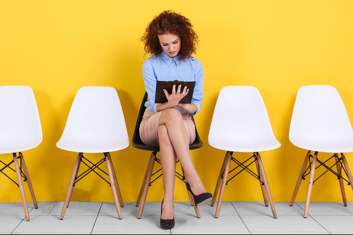 É preciso ter uma plano, não basta sair distribuindo currículo para se recolocar no mercado. | Bigstock