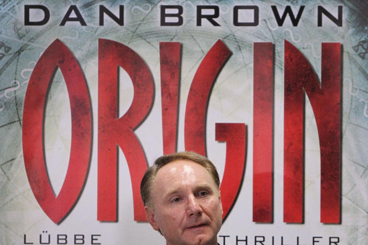 Dan Brown, autor de vários best-sellers polêmicos, na Feira do Livro de Frankfurt | AMELIE QUERFURTHAFP
