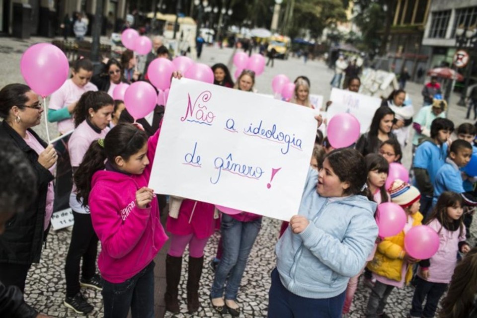 Exclusivo: pesquisa mostra rejeição dos brasileiros à ideologia de gênero nas escolas | Brunno Covello/Gazeta do Povo