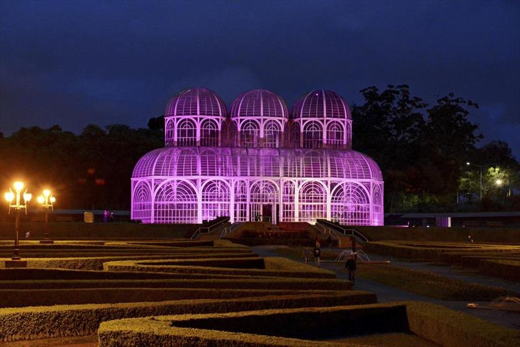 A estufa do Jardim Botânico é um dos espaços iluminados na cor rosa | Divulgação/Levy Ferreira/SMCS