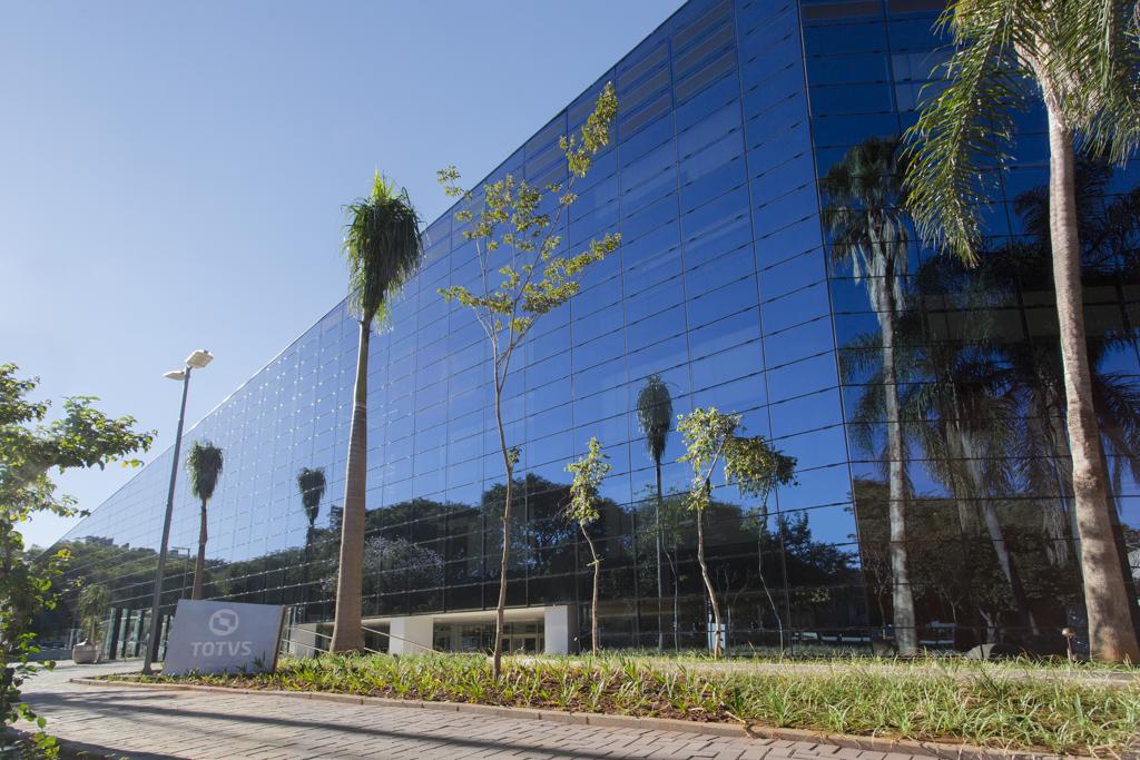 Podem se candidatar jovens de todo o país que concluíram o ensino superior entre dezembro de 2015 e dezembro de 2017. | Divulgação/TOTVS