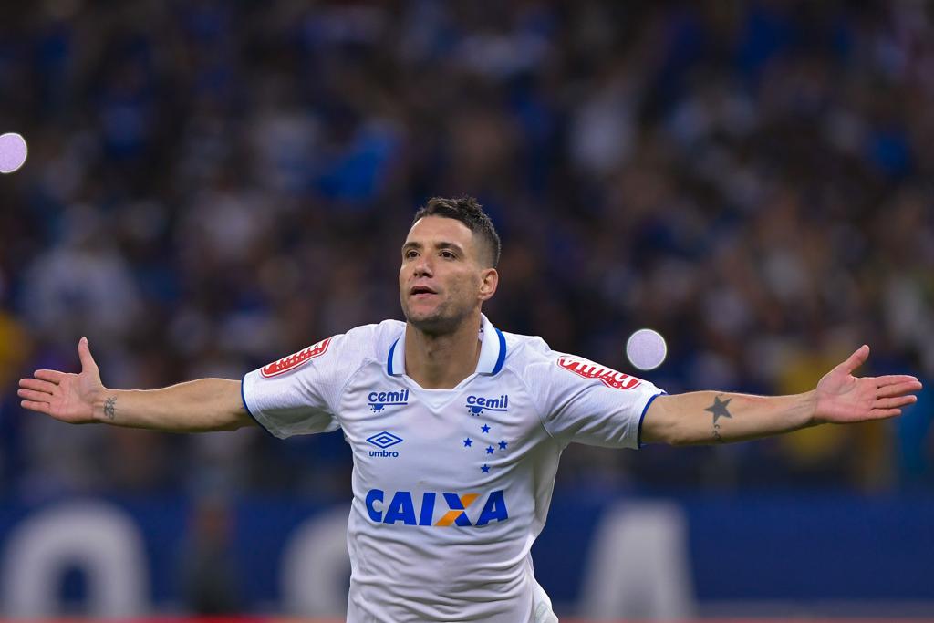 Peça fundamental no título da Copa do Brasil do Cruzeiro, Thiago Neves revelou que pretende encerrar a carreira no Paraná. | DANIEL OLIVEIRA/ESTADÃO CONTEÚDO
