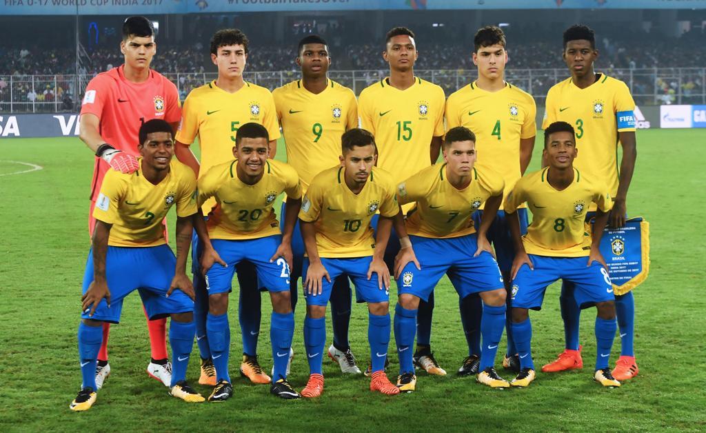 Lucas Halter, camisa 4, e Marcos Antônio, camisa 8, são titulares da seleção sub-17. | DIBYANGSHU SARKAR/AFP