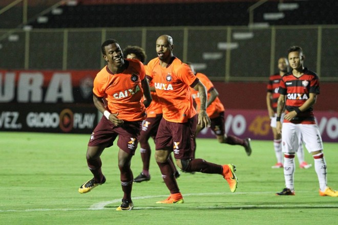Ribamar marcou duas vezes contra o Vitória. | TIAGO CALDAS/ESTADÃO CONTEÚDO