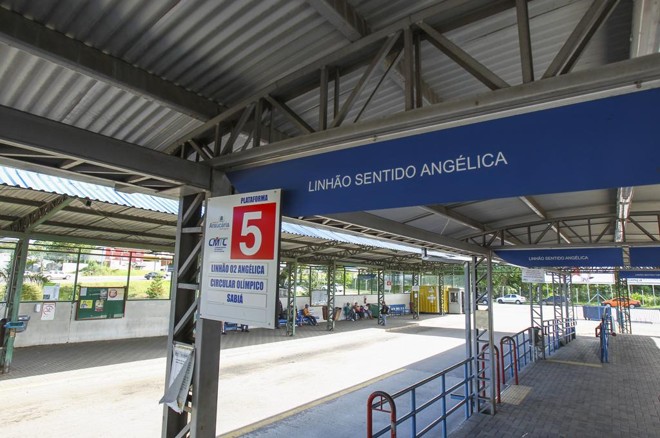 Terminal de ônibus em Araucária: mudanças na gestão do sistema. | Daniel Castellano/Gazeta do Povo/ Arquivo