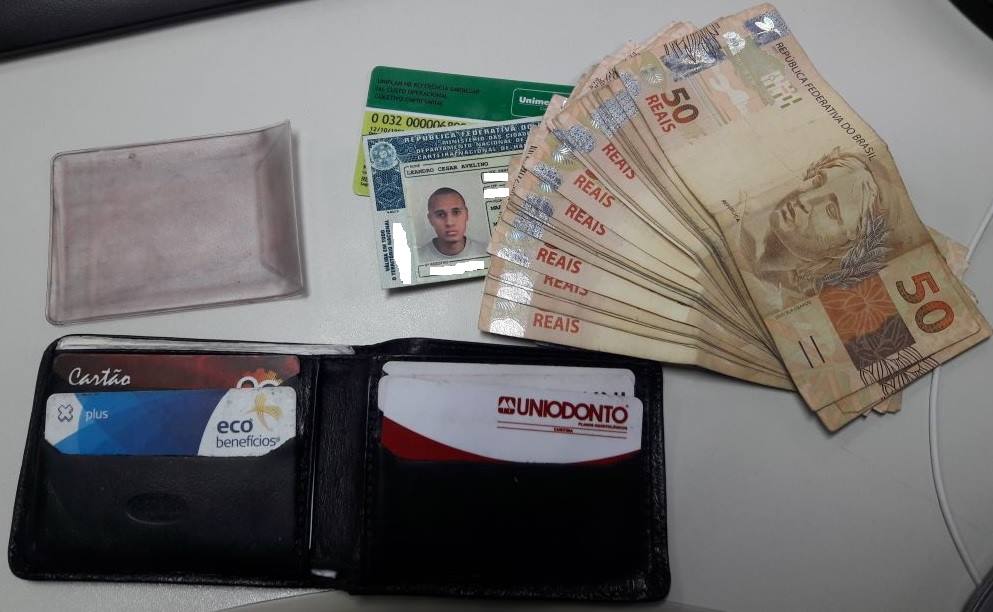 A partir do nome nos documentos, Milton Boese encontrou o dono da carteira e dos R$ 1.200. | Reprodução/Milton Boese