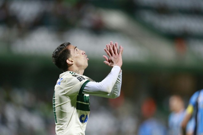 Rildo buscou o jogo, mas não foi efetivo. | Marcelo Andrade/Gazeta do Povo