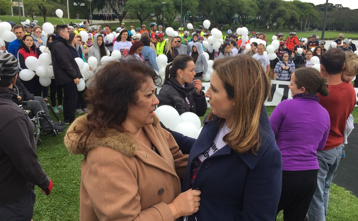 Deputada federal Christiane Yared (PR) esteve no ato e cobrou punições para os crimes de trânsito | Felipe Rosa/Tribuna do Paraná