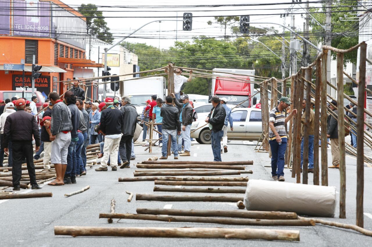Membros do MST montam acampamento em frente à sede do Incra em Curitiba. | Aniele Nascimento / Gazeta do Povo