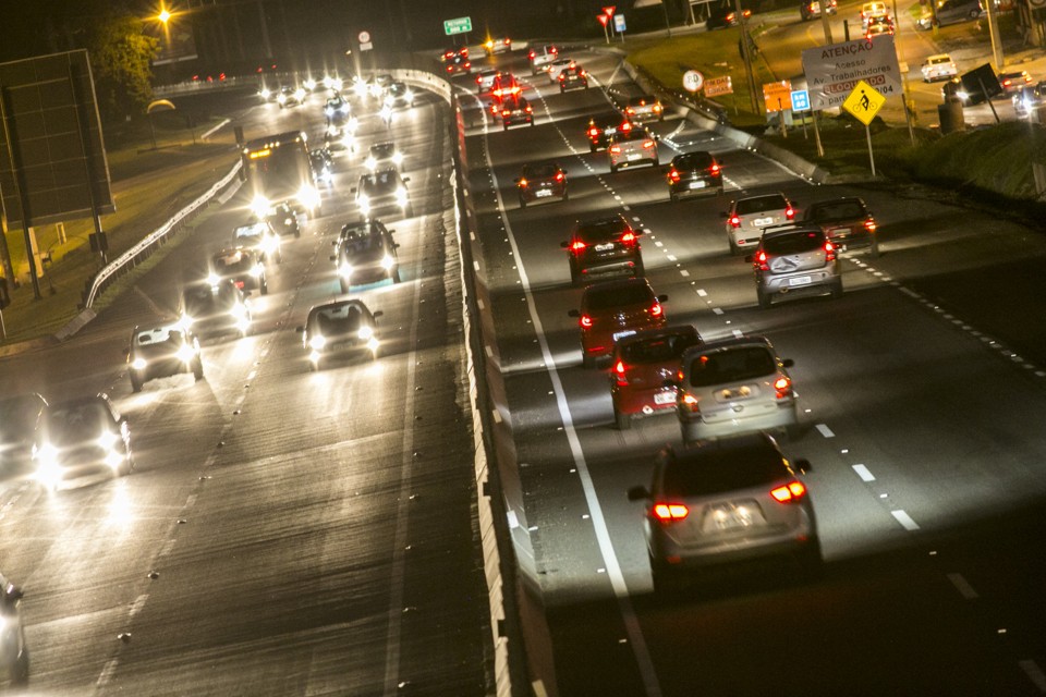 Quase 100% do transporte de passageiros no país é feito pelas rodovias brasileiras. | Marcelo Andrade/Gazeta do Povo