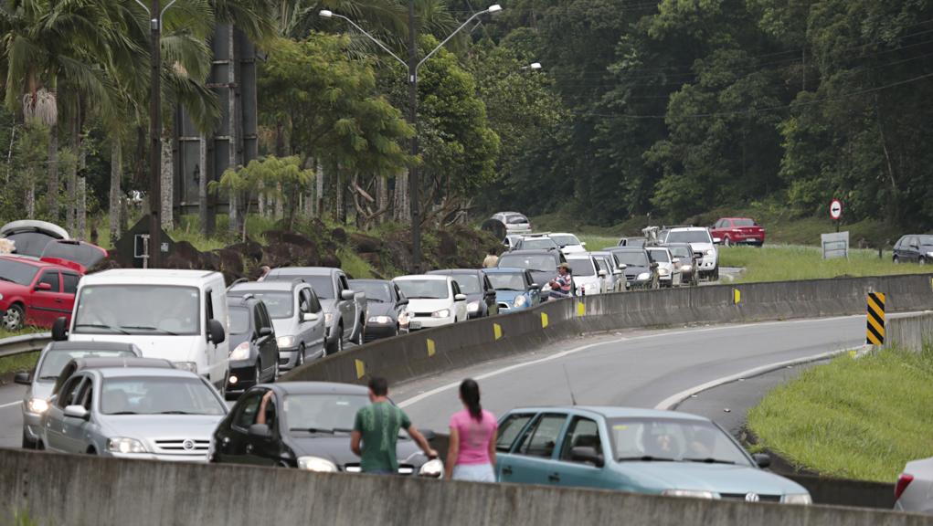 Volta para Curitiba tem fila de 10 km por causa do acidente | Albari Rosa/Gazeta do Povo/Arquivo