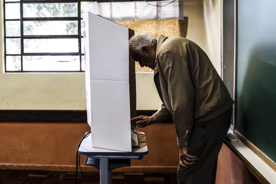 Político tradicional já era: maioria dos eleitores quer candidato novo em 2018 | Brunno Covello/Arquivo Gazeta do Povo