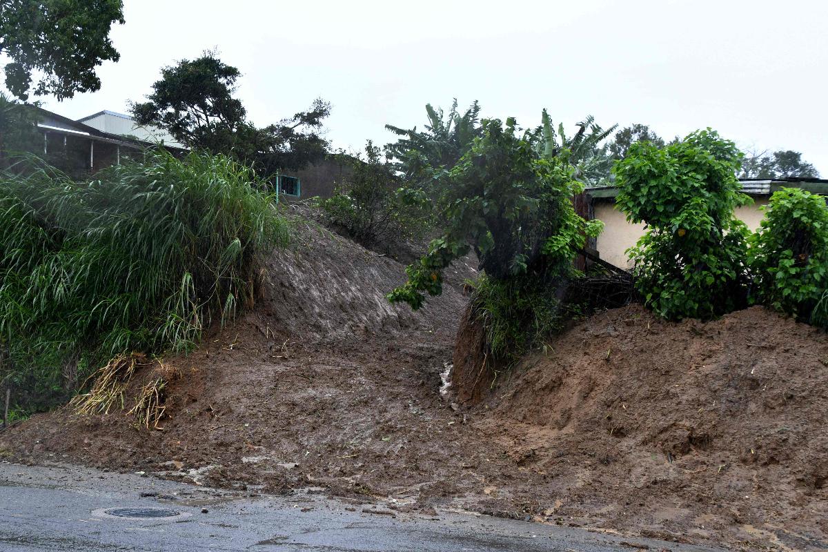Fenômeno Nate já provoca estragos em Cartago, a 25 quilômetros do Leste de San José | EZEQUIELBECERRA/AFP