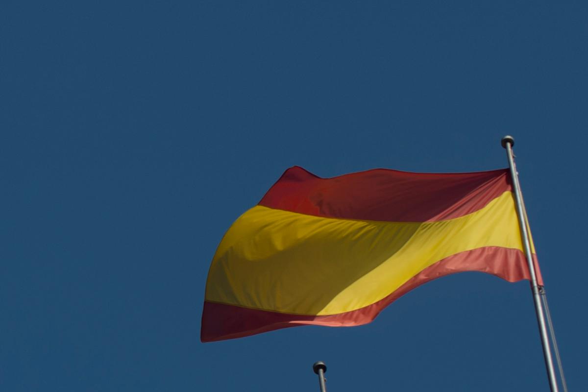 Catalunha vive impasse após presidente regional Carles Puigdemont ter declarado indepêndencia e suspendido efeitos da medida para tentar negociar com governo | JORGE GUERRERO/AFP