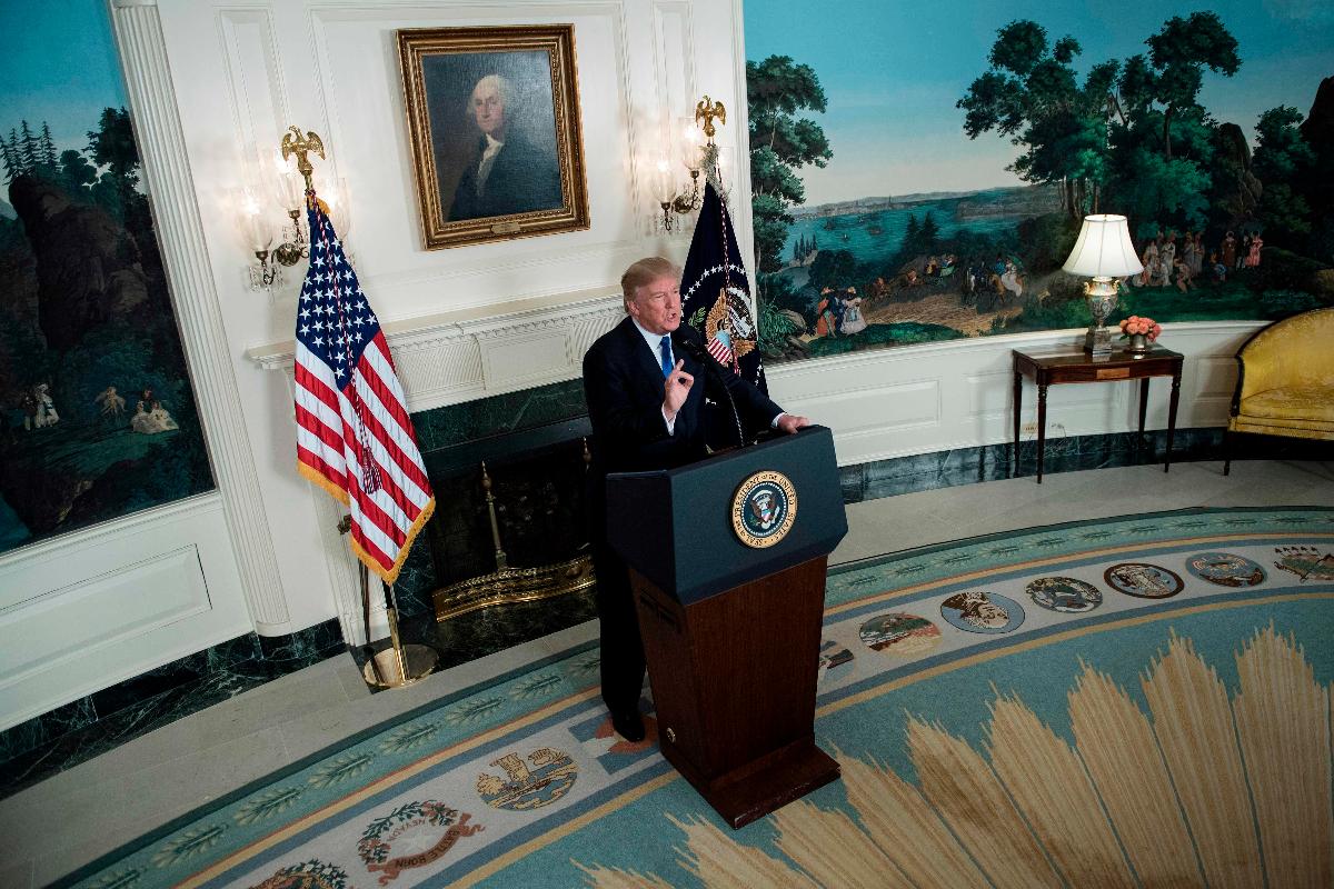 Presidente dos Estados Unidos, Donald Trump, ameaça acabar com acordo nuclear do Irã | BRENDAN SMIALOWSKI/
AFP