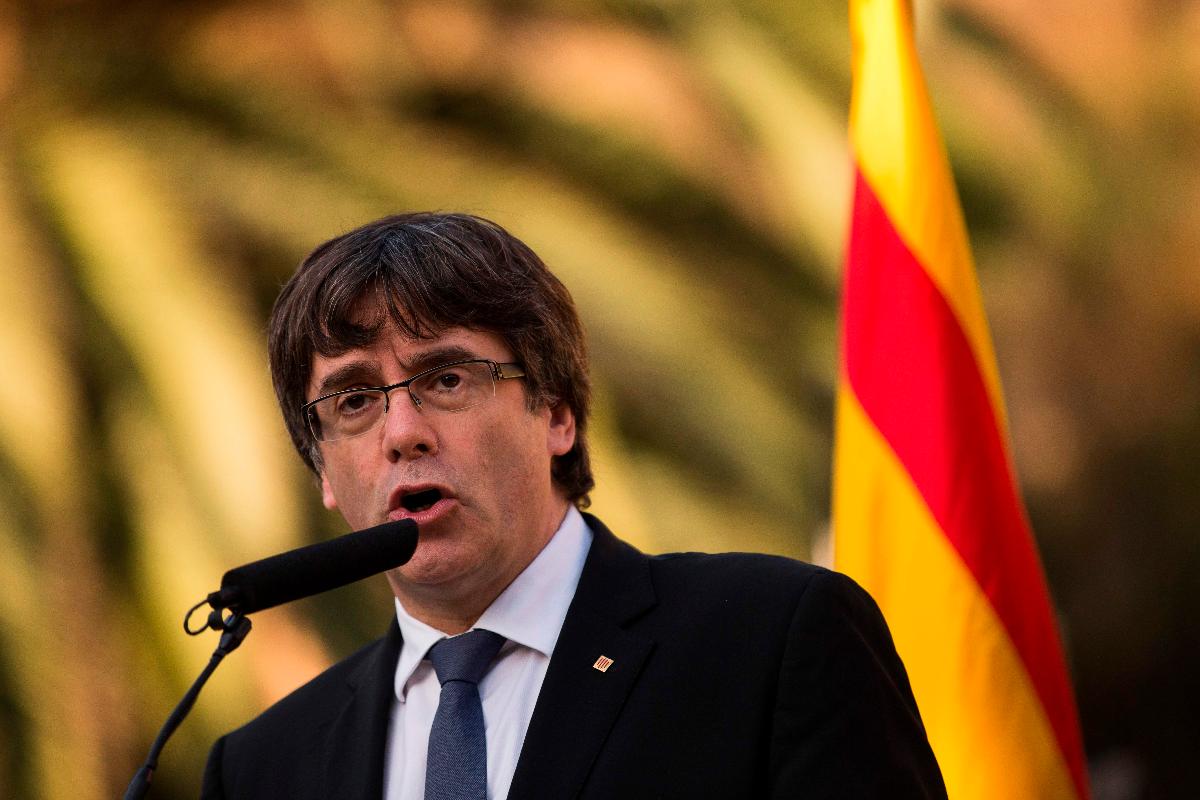 Líder da Catalunha, Carles Puigdemont, insiste em negociação para separar região do restante da Espanha | PAU BARRENA/AFP