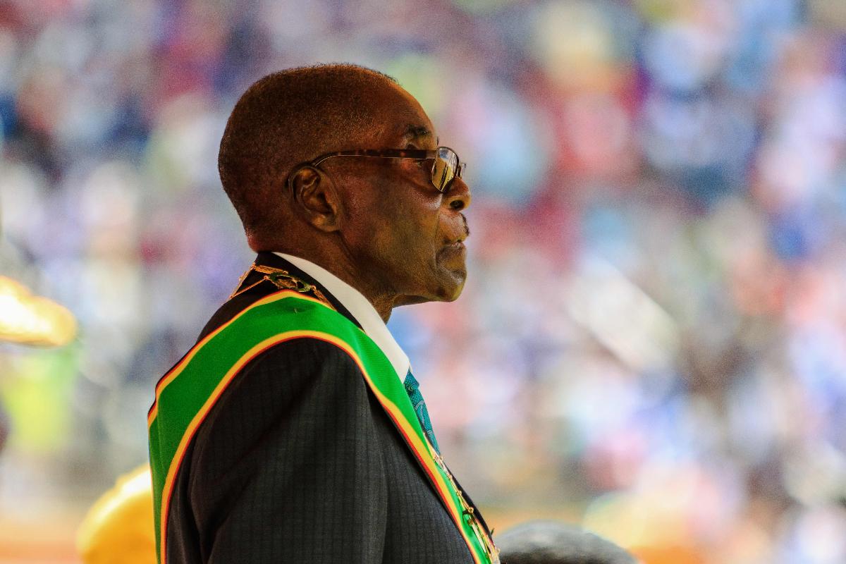 Robert Gabriel Mugabe lidera o Zimbábue desde 1980 | JEKESAI NJIKIZANA/AFP