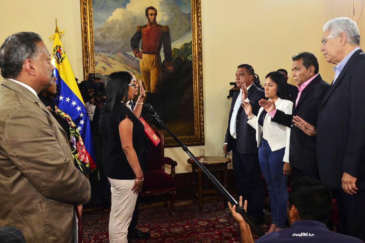 Governadores eleitos fizeram juramento na Assembleia Constituinte para poderem tomar posse em seus cargos na Venezuela | HO/
AFP