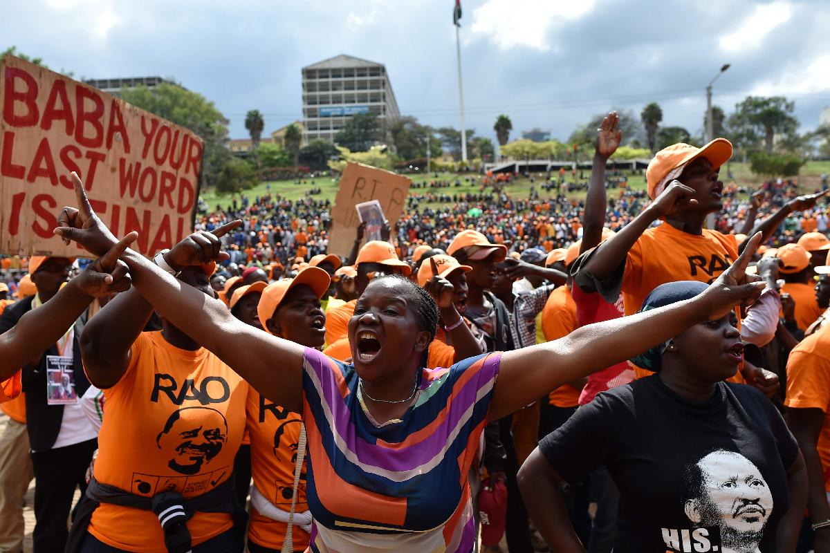 Apoiadores do líder da oposição Raila Odinga, se reúnem para pedir boicote à eleição presidencial, em 25 de outubro de 2017 no Uhuru Park, em Nairobi | TONY KARUMBA/AFP