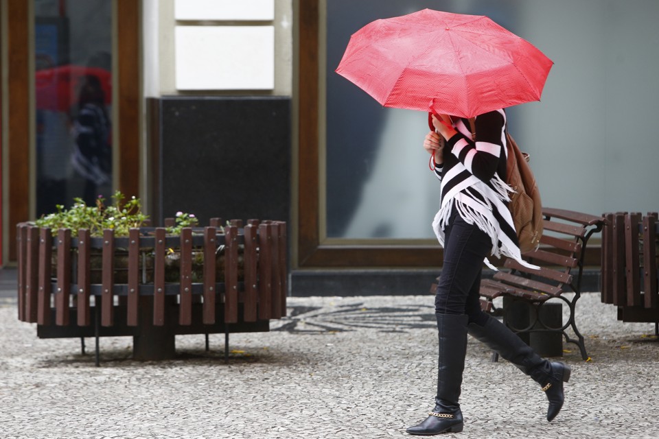 feriado de Nossa Senhora Aparecida, nesta quinta-feira (12), será chuvoso em Curitiba | Aniele Nascimento/Gazeta do Povo