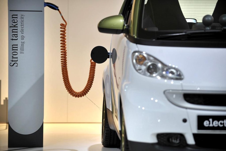 Em cerca de 20 anos, estima-se que 35% de todos os carros novos produzidos no mundo  serão elétricos. | cp/Sascha Schuermann