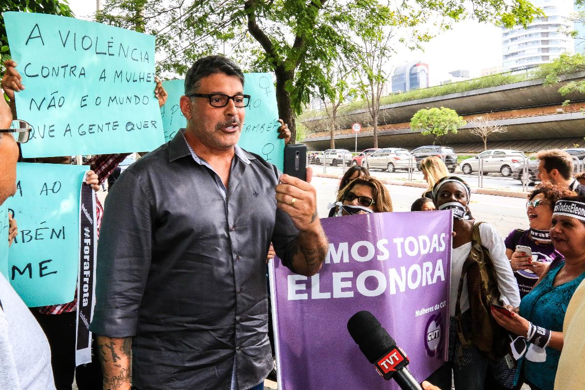 Mulheres protestam contra Alexandre Frota no dia de uma das audiências do processo, em 2016 | Roberto Parizotti/
CUT/Fotos Públicas