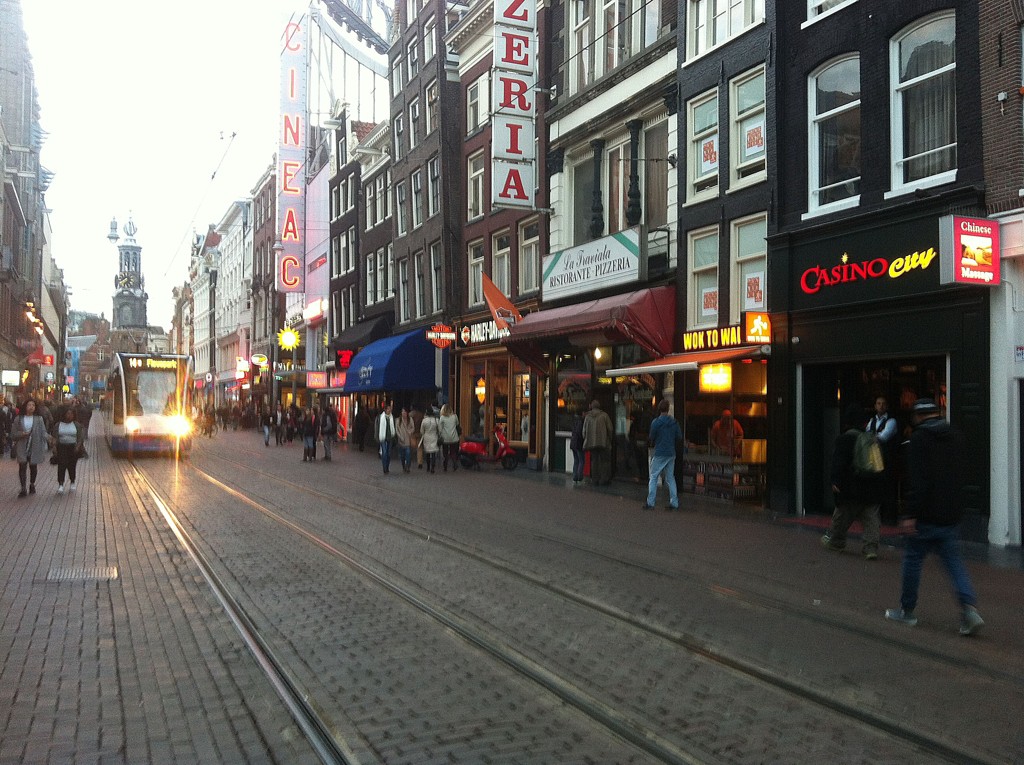 São três bolsas integrais para uma das oito faculdades da instituição. Na foto, a cidade de Amsterdã.
