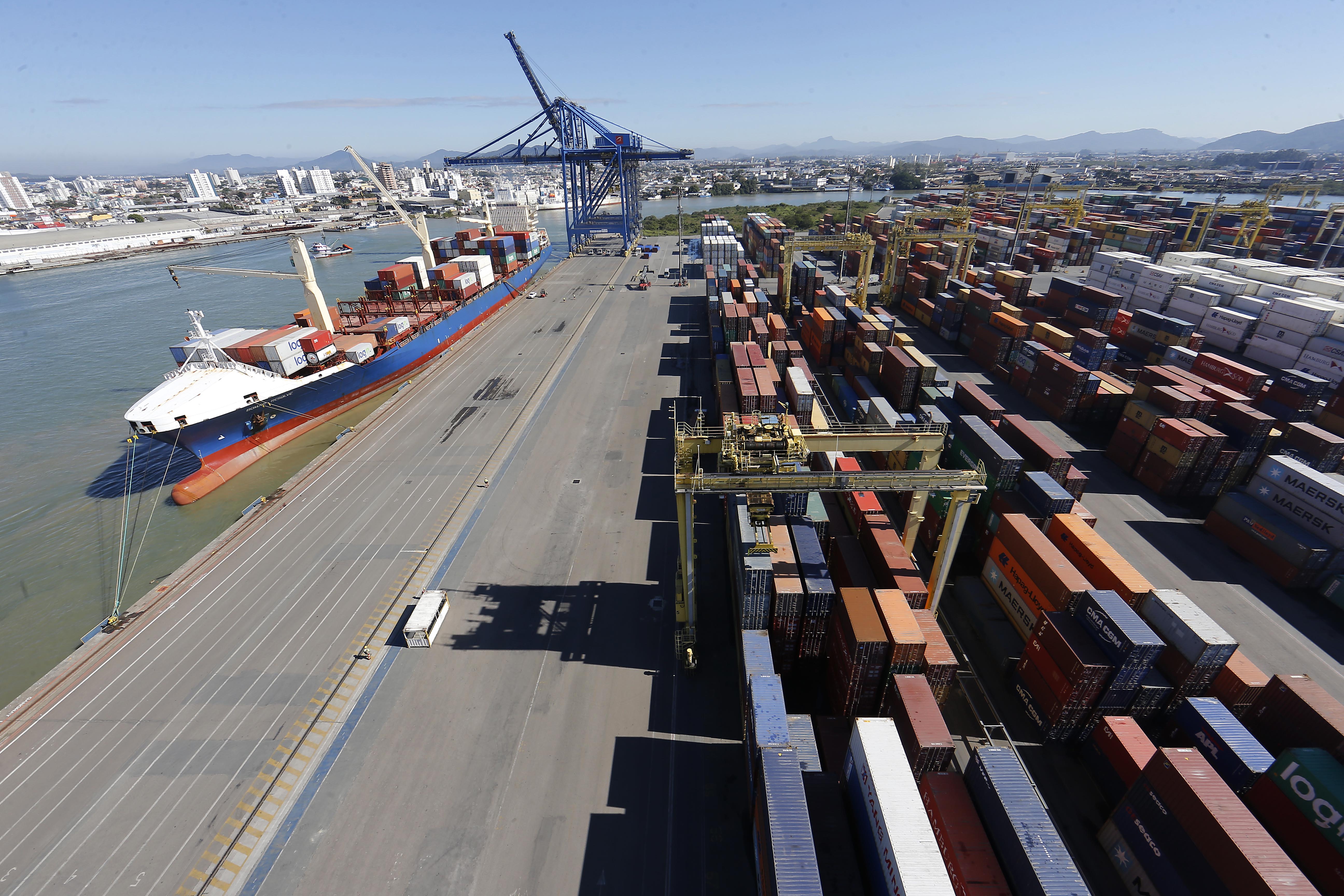 Porto de Itajaí: Brasil e Mercosul apostam em novos mercados para ampliar embarques de produtos ao exterior | Albari Rosa/gazeta do povo
