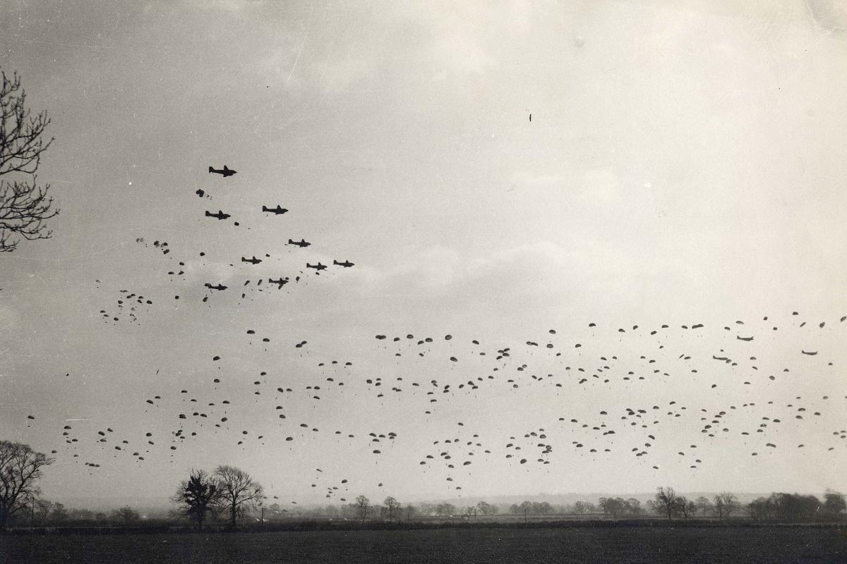 Desembarque das tropas aliadas, na região da Normandia, no Dia “D” da Segunda Guerra Mundial | Arquivo Nacional/EUA