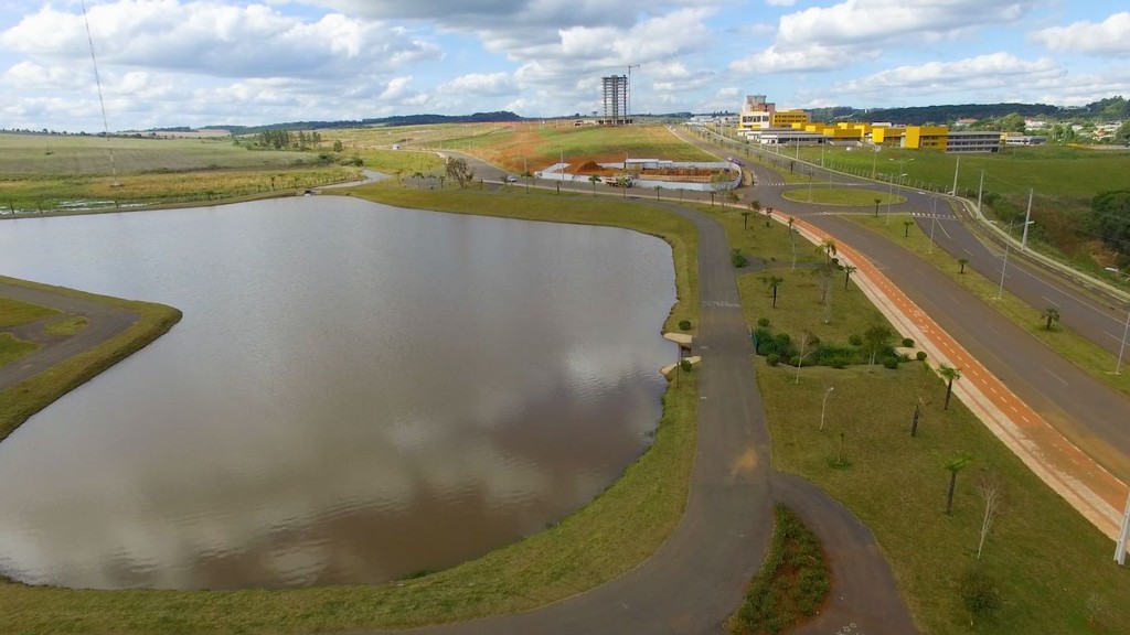 Lagos e ciclovias fazem parte do bairro, que já tem empreendimentos  em funcionamento.