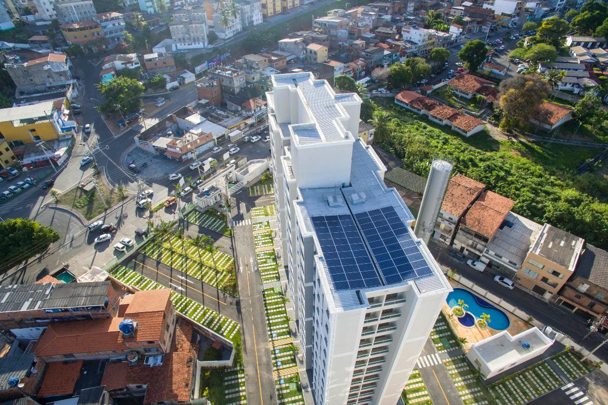 Condomínio em Salvador, na Bahia, foi o primeiro da MRV a contar com painéis solares para geração de energia nas áreas comuns. | Divulgação/MRV