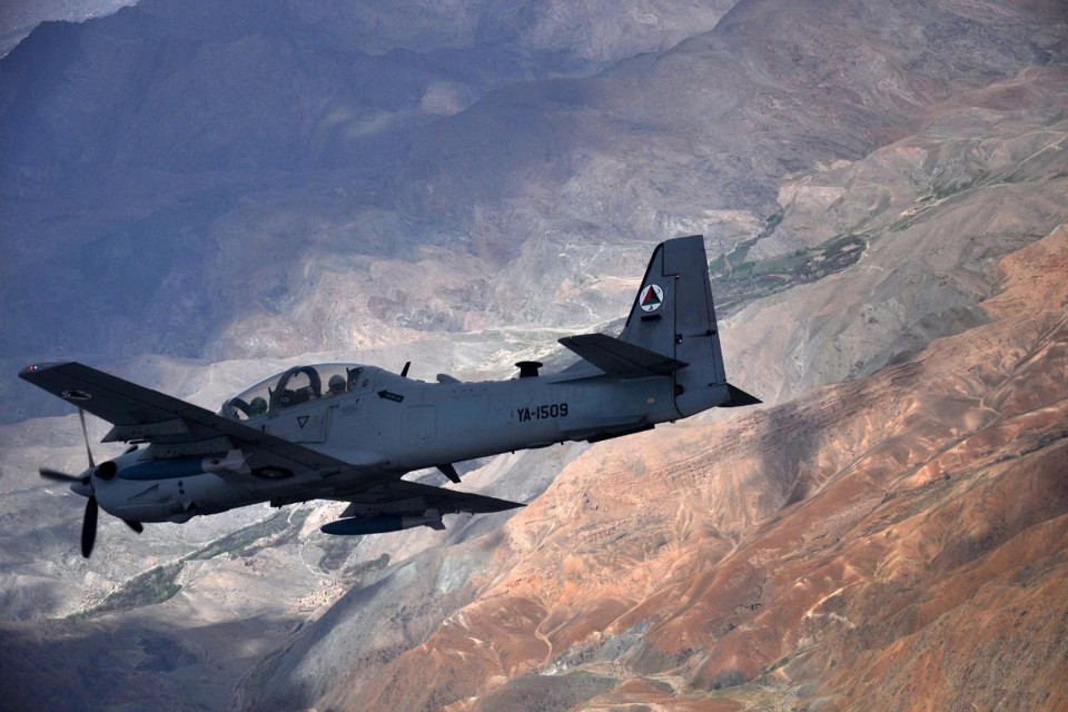 A-29 Super Tucano sobrevoa o Afeganistão em missão de treinamento. | US Air Force/Flickr