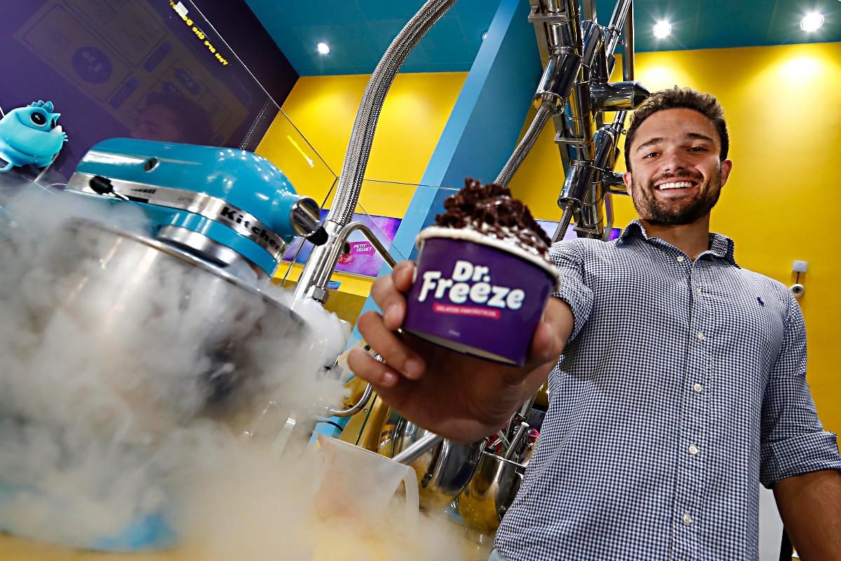 Criador da Paleteca e da Dr. Freeze, Everson Ceschin trabalhava no banco | Albari RosaGazeta do Povo