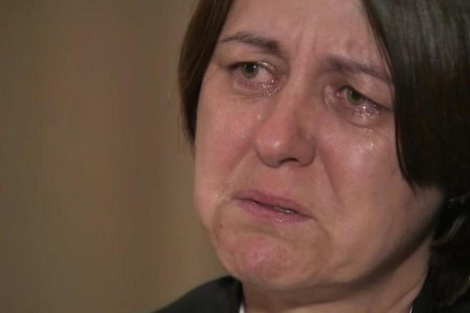Professora Simone Maulaz Elteto se emocionou ao contar, em entrevista ao Fantástico, como convenceu aluno a parar de atirar | Reprodução Rede Globo