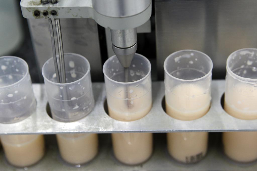 Existe a suspeita de que os uruguaios estejam comprando leite mais barato da Nova Zelândia e da Austrália, grandes produtores internacionais, e revendendo para o Brasil. | Daniel Caron/Gazeta do Povo