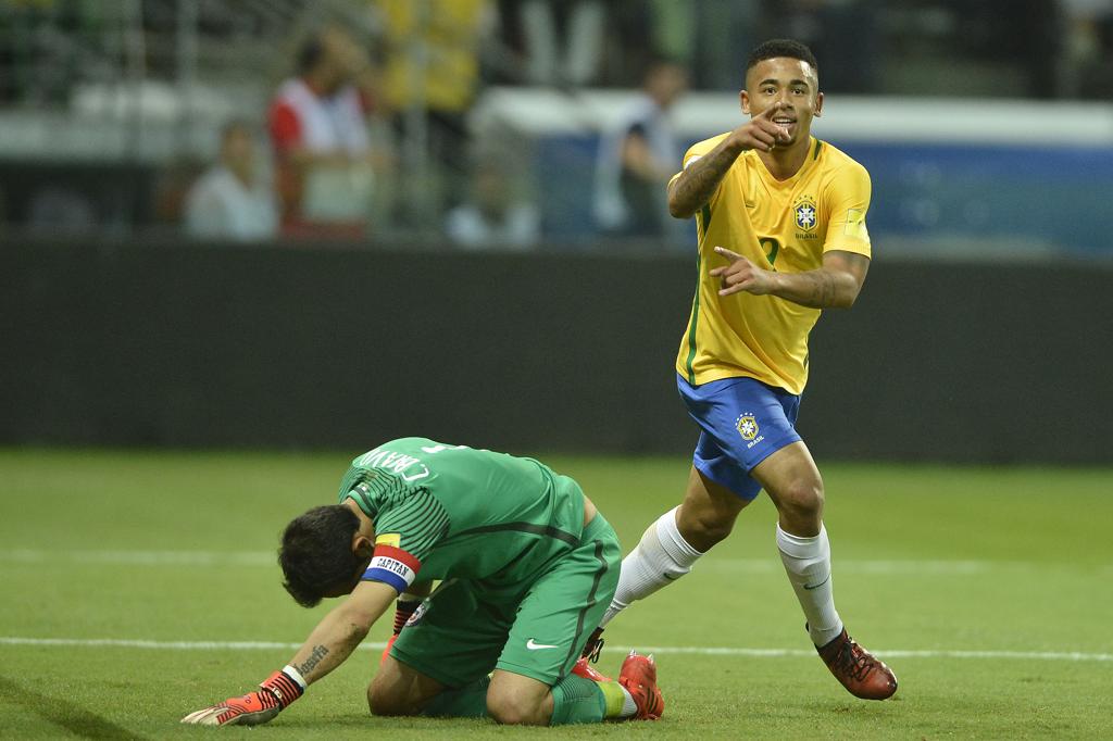 Gabriel Jesus comemora o seu primeiro gol contra o Chile. | Mauro Horita/ MoWA Press/Mauro Horita/ MoWA Press