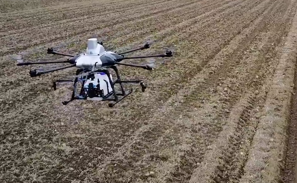 Drone tem dois metros de diâmetros e tanque de 10 litros | Reprodução/