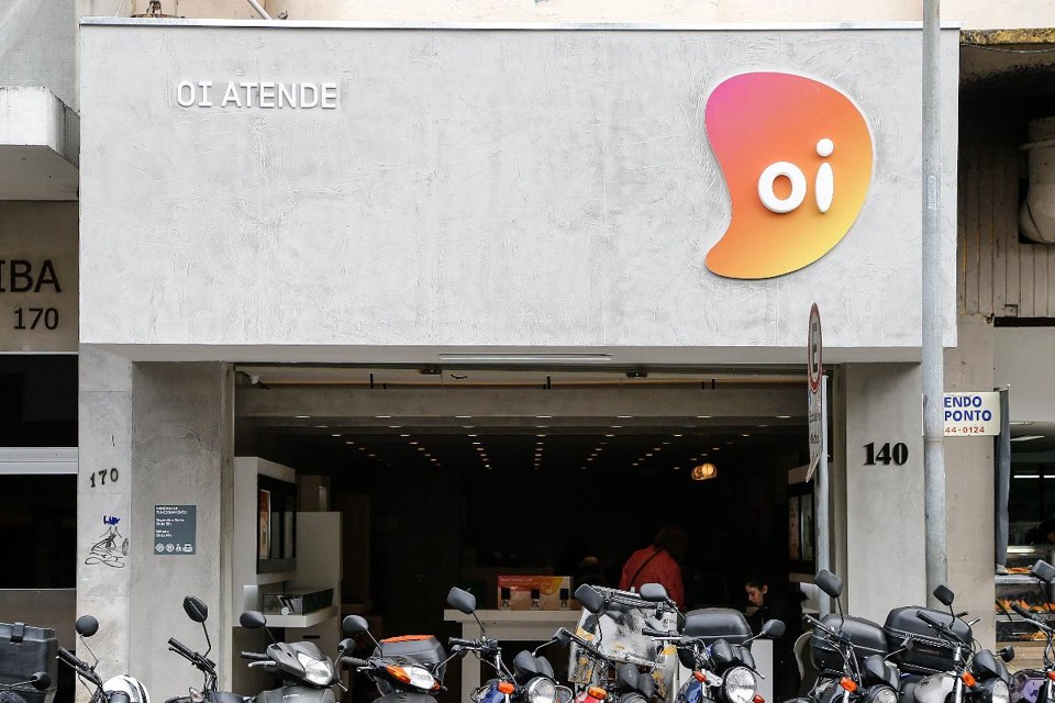 Fachada de loja da Oi em Curitiba. | Jonathan Campos/Gazeta do Povo