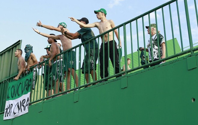 Torcida do Coritiba protesta na Arena Condá. | /Marcelo Andrade/Gazeta do Povo