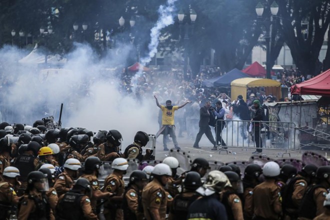 Repressão da PM no protesto do 29 de Abril deixou mais de 200 feridos | Daniel Castellano/Gazeta do Povo/Arquivo