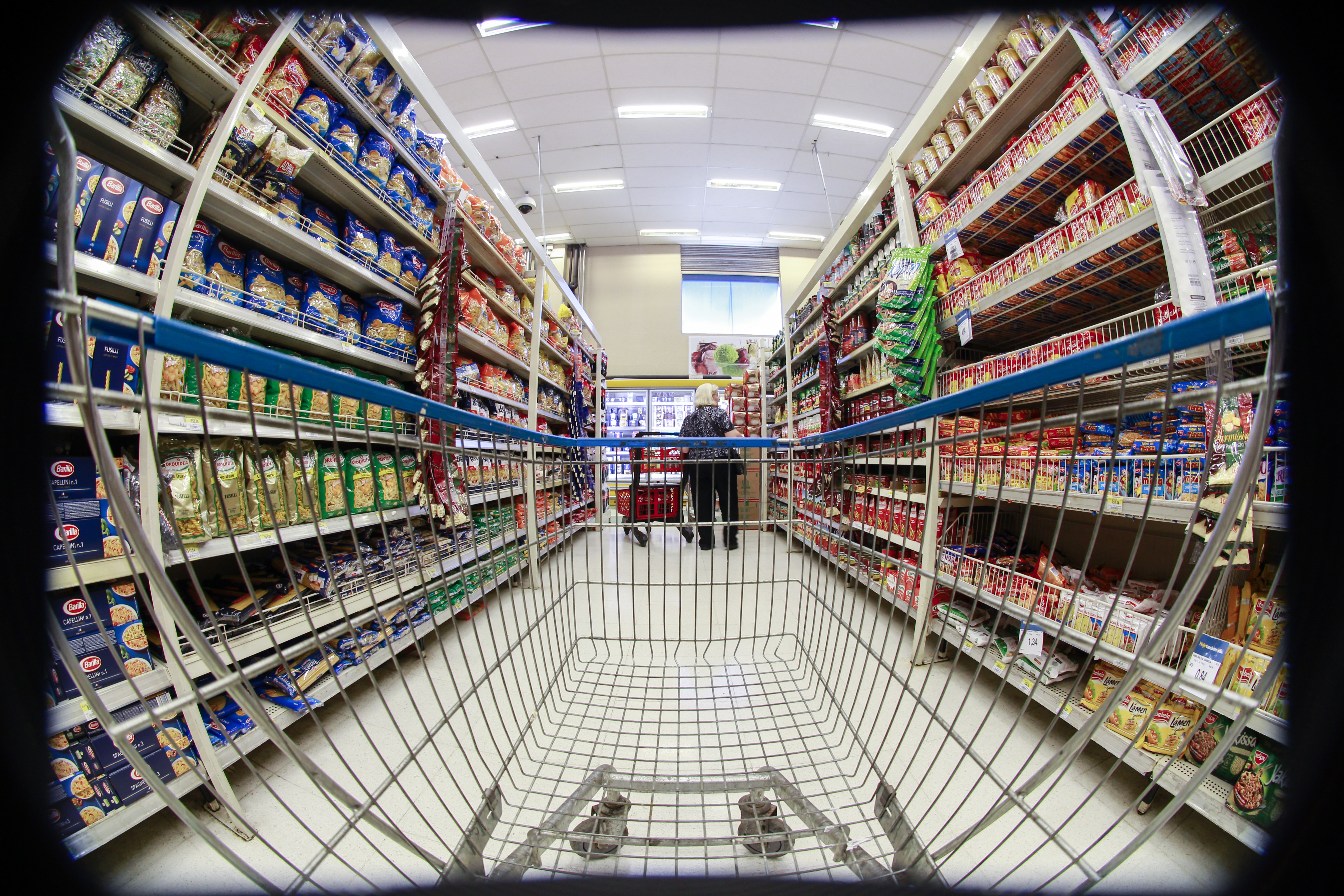 Enquanto o grupo ‘alimentação e bebidas’ tem deflação superior a 2% em 2017, faturamento dos produtores rurais pode cair 4% | Daniel Castellano/Gazeta do Povo