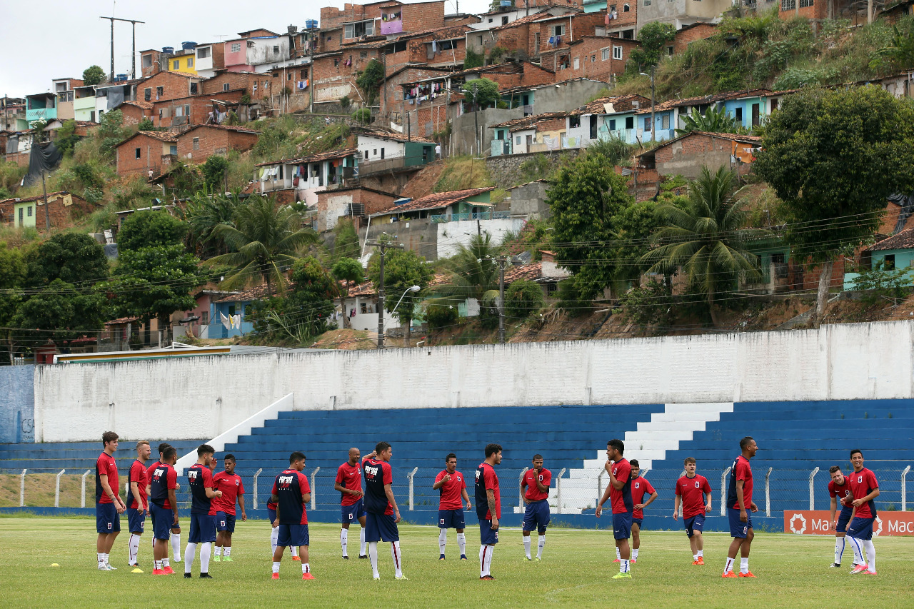 Paraná durante treino no CT do CSA. | /Albari Rosa, enviado especial/Gazeta do Povo