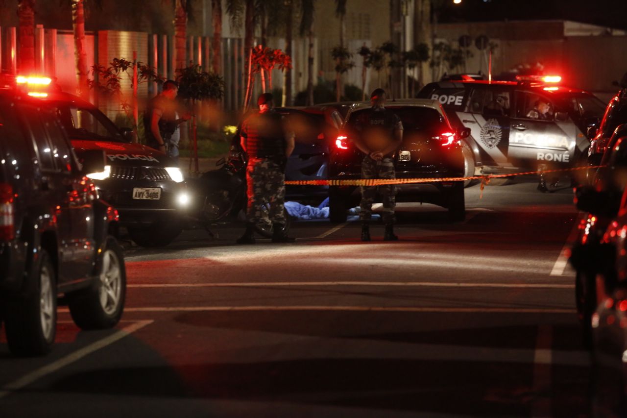 Confronto foi na Rua Professor Pedro Viriato Parigot de Souza, entre os bairros Campo Comprido e CIC | Lineu Filho/Tribuna do Paraná